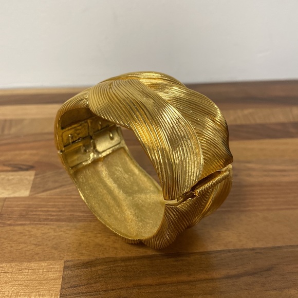 Vintage Nina Ricci Wide Cuff Bracelet Golden - Picture 12 of 13